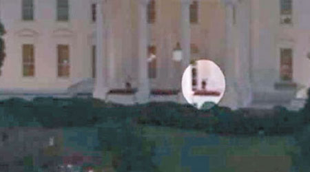 影片拍得岡薩雷斯越過圍欄衝向白宮。（互聯網圖片）