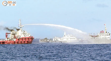 中方船隻過往曾用水炮驅逐西沙群島附近的越南船隻。
