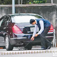 事後中興寓所進出車輛要經過嚴格安全檢查。（互聯網圖片）