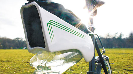 神奇單車水瓶可在單車行走時將空氣中的濕氣變成可飲用水。（互聯網圖片）