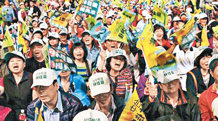 數千民衆到場支持林佳龍。（互聯網圖片）