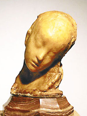 雕像「病童」於藝術館內被偷走。（互聯網圖片）