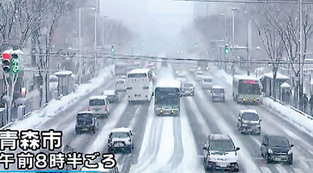 青森市的道路被白雪覆蓋。（互聯網圖片）