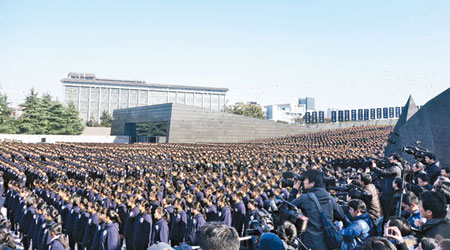 國家公祭儀式在侵華日軍南京大屠殺遇難同胞紀念館舉行。（中新社圖片）