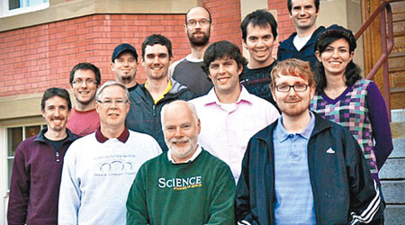 艾伯塔大學的研究團隊，成功研發近乎必勝的德州撲克電腦程式。（互聯網圖片）