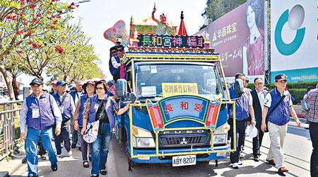 台灣宗教團體曾申請臨時車牌，駕駛台灣車牌車輛到福建湄洲進香。（互聯網圖片）