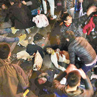 上海外灘除夕夜發生人踩人慘劇導致三十六人死亡。