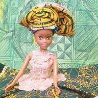 黑人娃娃穿着傳統民族服飾。（互聯網圖片）