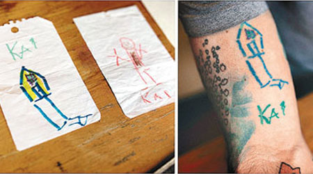 兒子兒時畫的房屋及紋在父親臂上的圖案。（互聯網圖片）