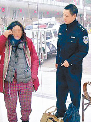 江女士被帶到警局安頓。（互聯網圖片）