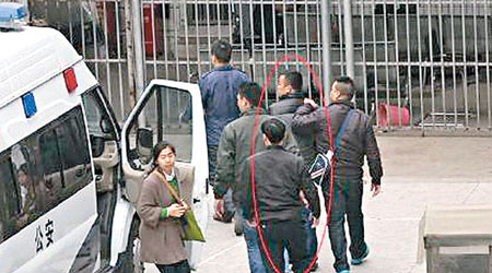 殺孕婦的疑犯（紅圈示）已被警方拘捕。（互聯網圖片）