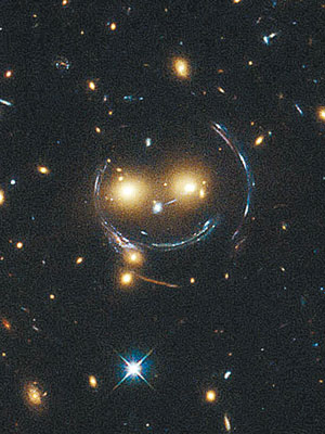 太空似是向地球展現一張巨大笑臉。（互聯網圖片）