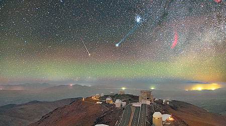 歐洲南方天文台展示了一張可能是歷來最迷人的夜空照。（互聯網圖片）