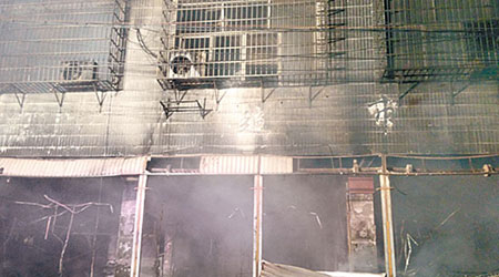 湖南發生大火的超市現場。（互聯網圖片）