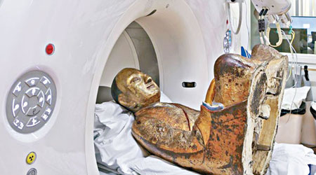博物館對一具相信有千年歷史的佛像，進行電腦斷層掃描。（互聯網圖片）