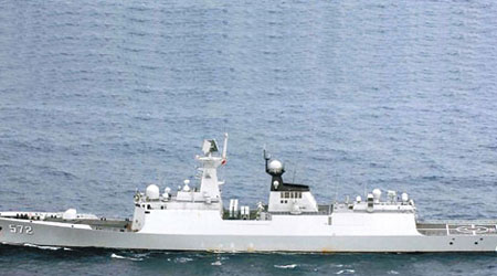 解放軍海軍「衡水」號導彈護衞艦（圖）在南海與美國軍艦相遇。（互聯網圖片）