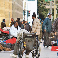 洛杉磯貧民區有大批流浪漢聚居。（互聯網圖片）