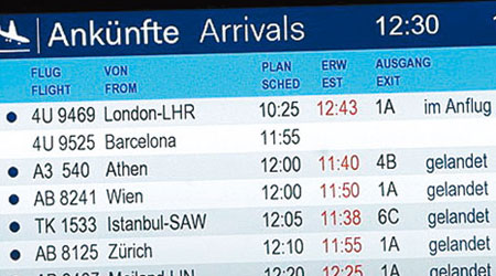 杜塞爾多夫機場的告示板，肇事客機一欄沒有顯示到達時間。（互聯網圖片）
