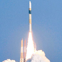 日本早前發射的H2A火箭，載有情報衞星「雷達三號」。(互聯網圖片)