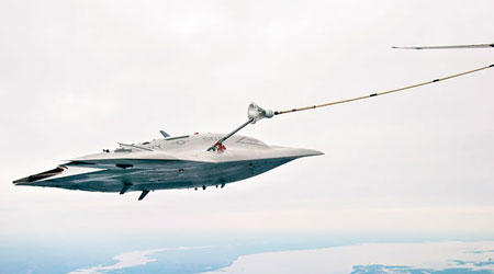 X-47B完成自主空中加油對接測試。（互聯網圖片）