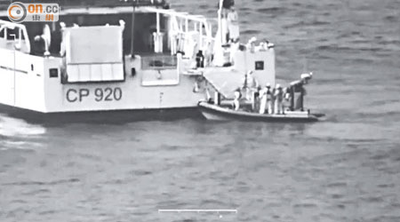 海岸防衞隊趕往現場救援。（意大利海岸防衞隊圖片）