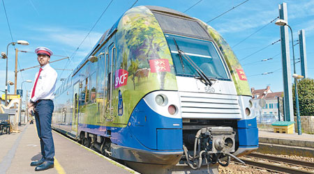 鐵路公司推出印象派夏日列車之旅，載乘客前往莫內故居。（互聯網圖片）