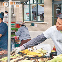 烤粟米棒為墨西哥城的特色街頭小吃。