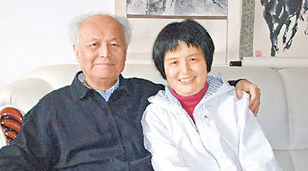 李南央（右）與父親李銳（左）的合照。（互聯網圖片）