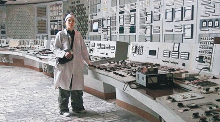 女科學家Bionerd身處核電站的控制室。（互聯網圖片）