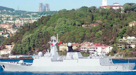 解放軍軍艦經土耳其進入黑海。（互聯網圖片）