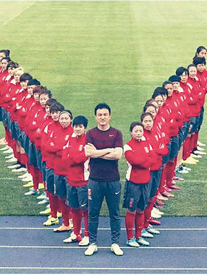中國女足全體隊員合照。（互聯網圖片）