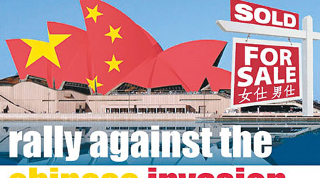 福克斯派發傳單，呼籲民眾到悉尼的中國領事館門外集會。（互聯網圖片）
