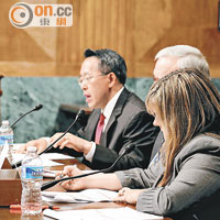 刁明倫（左一）在聽證會上講述對中國商業網絡間諜行為的觀察。（本報華盛頓傳真）