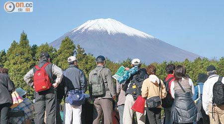 當局為富士山突然噴發作準備，保護登山客。（資料圖片）