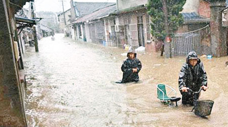 南方暴雨為多地帶來災害，不少城市均被雨水淹沒。（互聯網圖片）