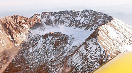 火山爆發後多年間，冰川逐漸形成。（互聯網圖片）
