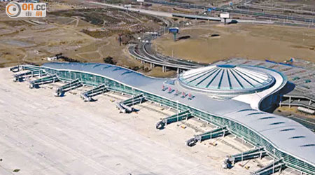 一行廿人的旅行團在內蒙古機場入境時被捕。