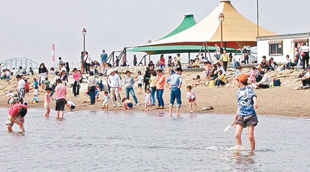 葛西海濱公園前日起限定重開，吸引不少民眾前來。（互聯網圖片）