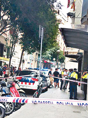 槍擊案發生後警方封鎖酒店附近範圍。（互聯網圖片）