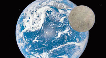 月球掠過太平洋及北美洲上空時，被衞星捕捉其背面。（互聯網圖片）