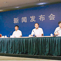 天津市副市長何樹山首次出現記者會。（互聯網圖片）