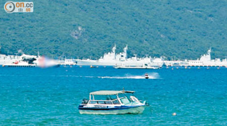 內地網民於海南三亞附近的軍港拍下多艘軍艦。