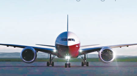 777X兩邊機翼的翼尖可以摺起，方便停泊。（波音圖片）