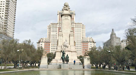 西班牙大廈為馬德里地標建築。（互聯網圖片）