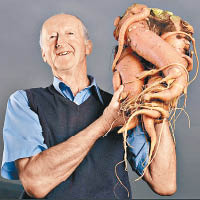 逾20磅紅蘿蔔：英國諾丁漢郡男子格萊茲布魯克，種出重達20磅1安士的巨型紅蘿蔔。另外亦種出27.48公斤的椰菜，葉幅長達1.83米。