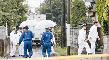 警方在案發現場附近調查。