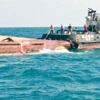 「世暉31號」漁船被撞翻。（互聯網圖片）