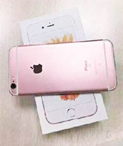 網民發布玫瑰金iPhone 6s實機照。