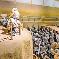 四川成都泰迪熊博物館展品 <br>兵馬俑 <br>四川成都的泰迪熊博物館展品引入中國兵馬俑元素。（互聯網圖片）
