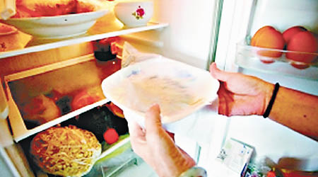不少人會將吃剩飯菜放到雪櫃保存。（互聯網圖片）